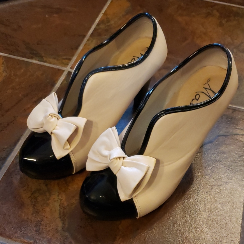 Cream and Black, Bow Accent Heels